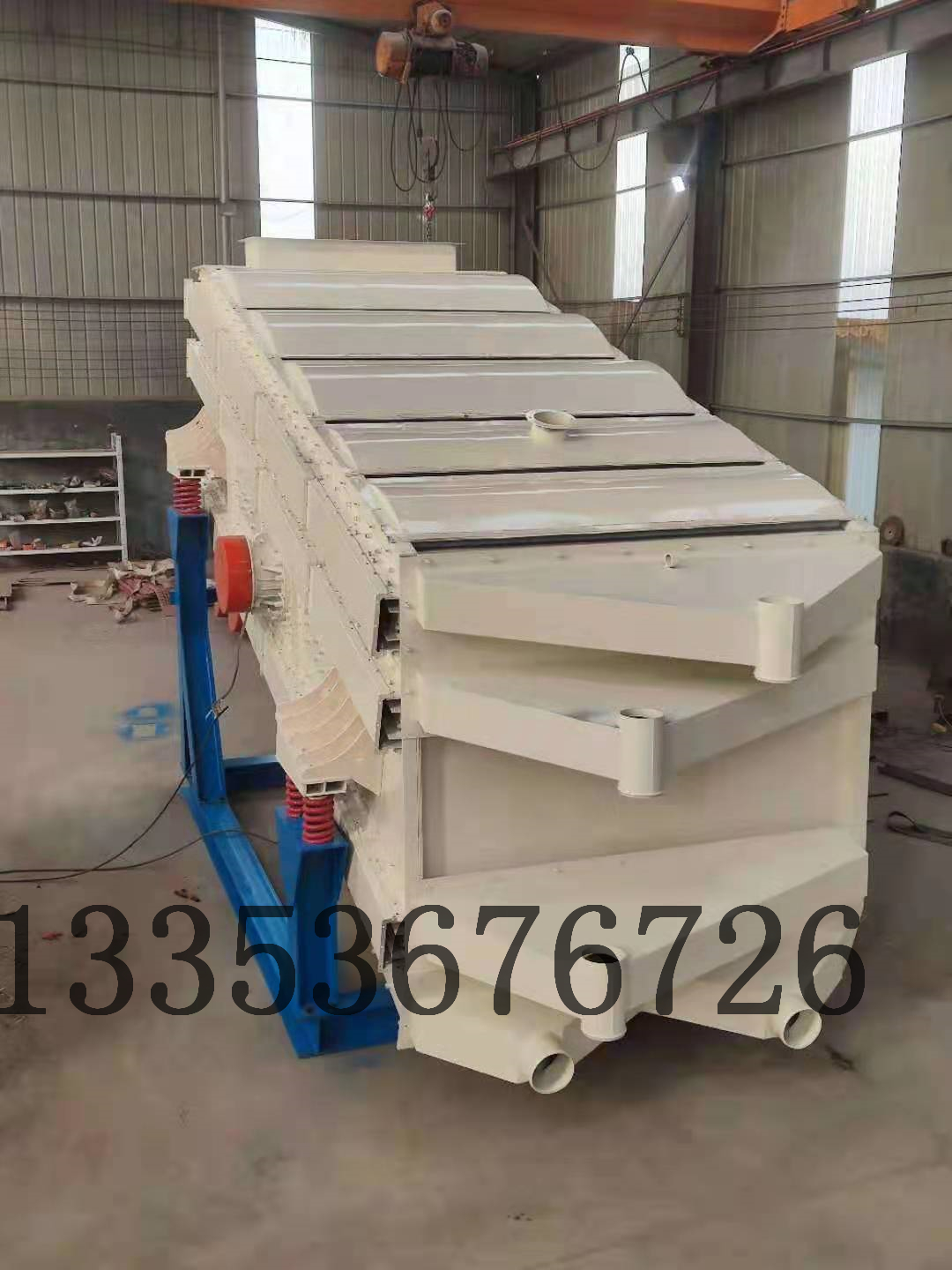  對細、粘、濕等難篩分物料有效篩分，解決了普通篩在細粒篩分過程中遇到的問題，而且能夠以相對較小的篩網(wǎng)面積達到非常高的篩分效率