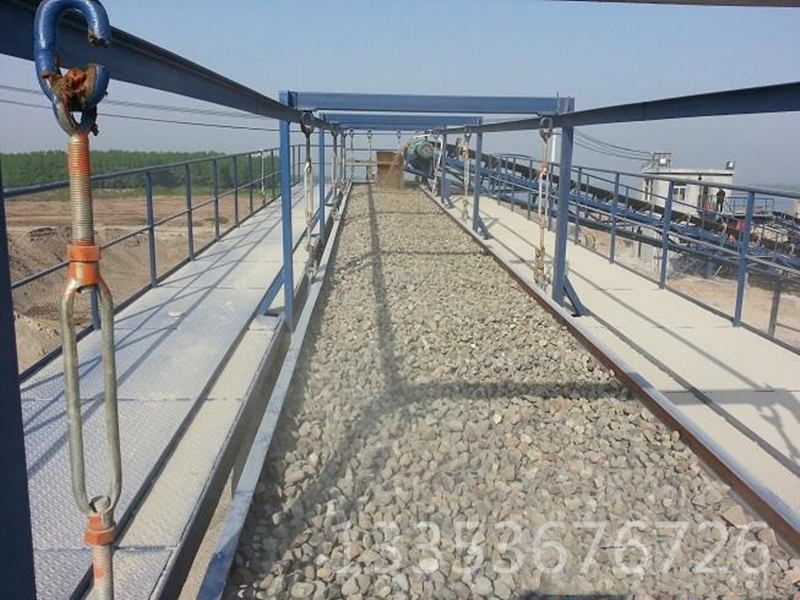 多規(guī)格吊掛式平面往復篩5 多規(guī)格吊掛式平面往復篩5