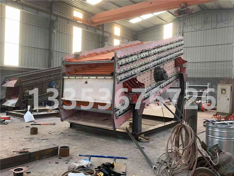 細(xì)粉分級(jí)方形搖擺篩和沸騰弛張篩的特點(diǎn)結(jié)構(gòu)原理的對(duì)比1 細(xì)粉分級(jí)方形搖擺篩和沸騰弛張篩的特點(diǎn)結(jié)構(gòu)原理的對(duì)比1