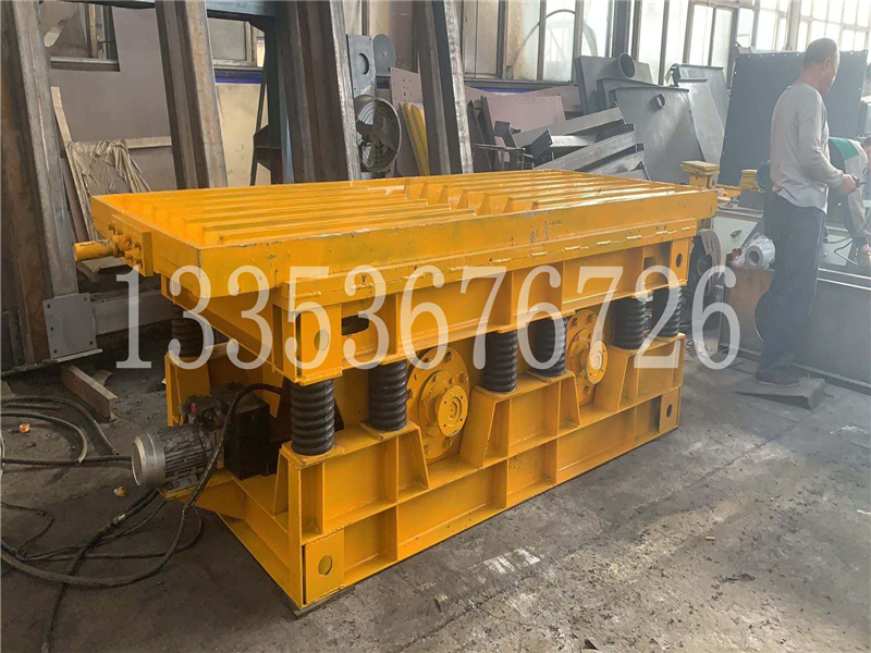 振動臺面上固定模具的混凝土預制件振動平臺1 振動臺面上固定模具的混凝土預制件振動平臺1