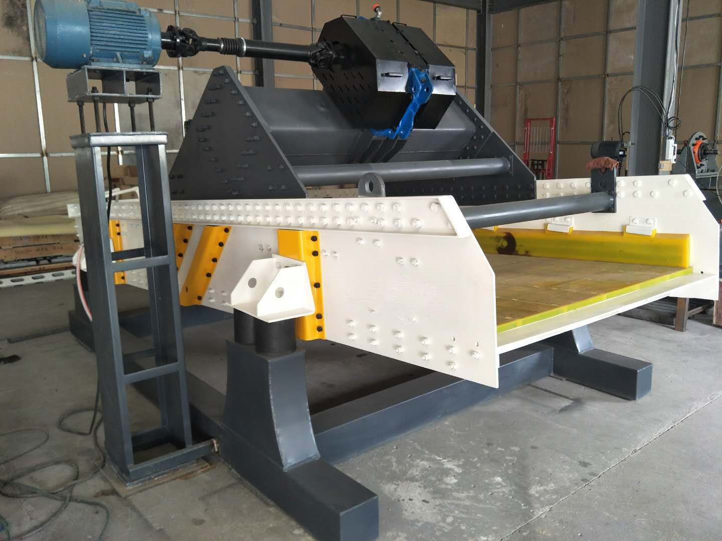 激振器式高頻脫水篩的產(chǎn)品優(yōu)勢(shì)比振動(dòng)電機(jī)的體現(xiàn)在哪方面？22