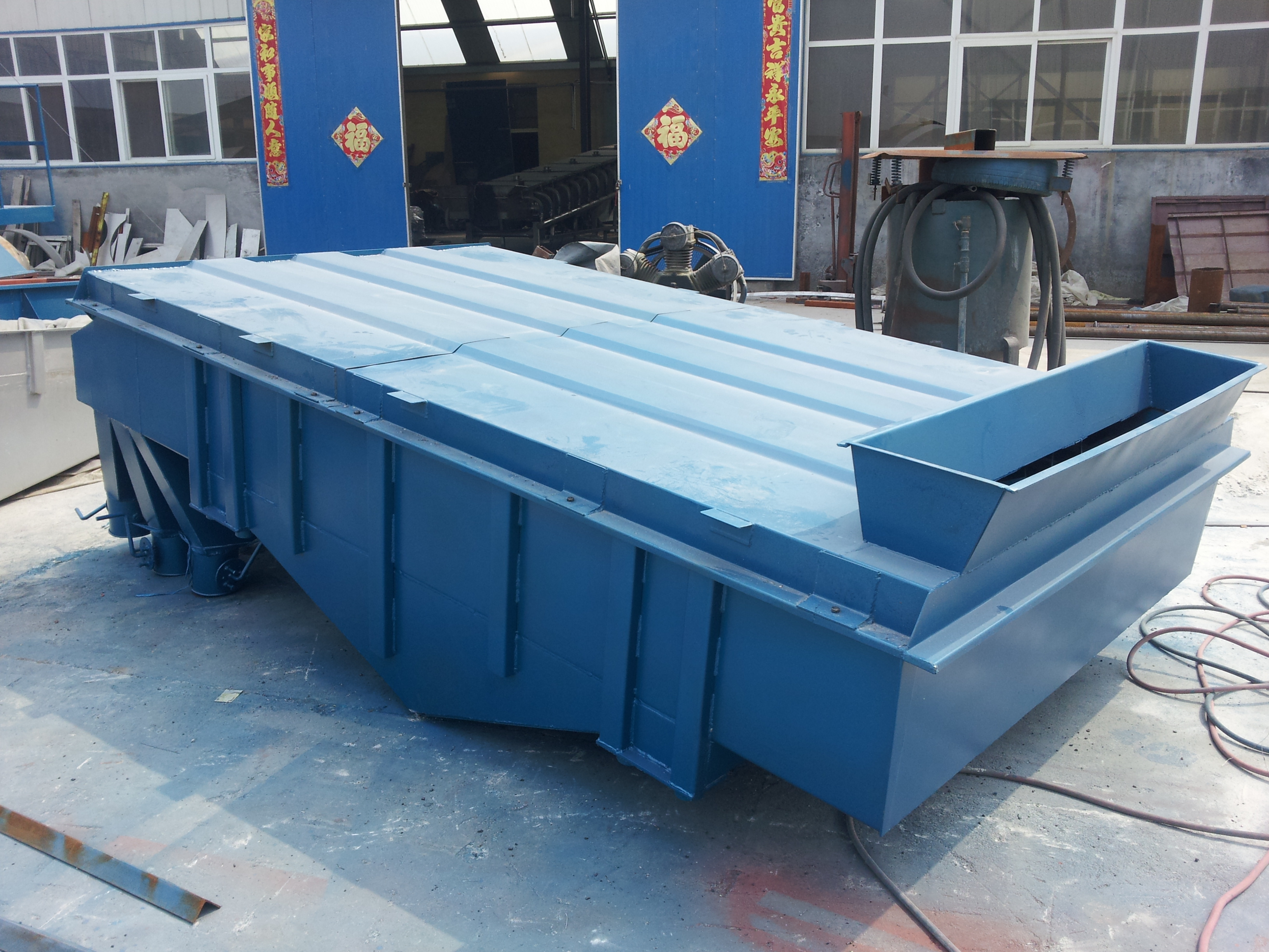 礦用直線(xiàn)振動(dòng)篩怎么運(yùn)輸